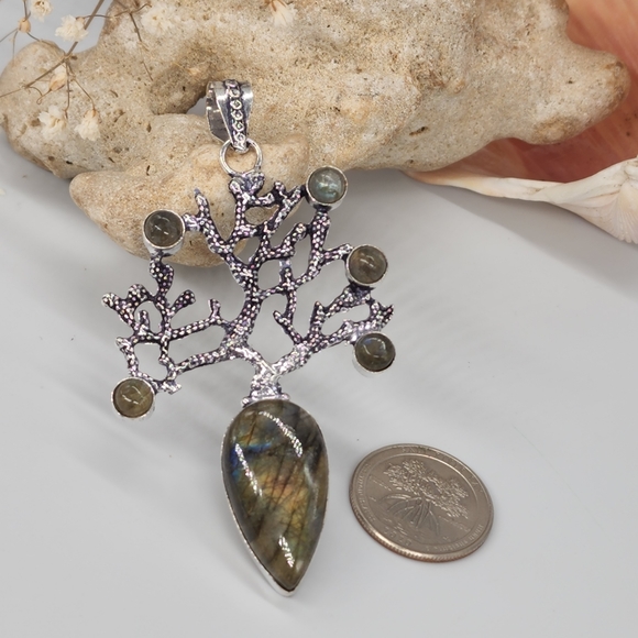 Natural Beautiful Labradorite Stone Silver Pendant - Picture 5 of 6